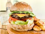 ベーコンチーズアボカドバーガー(フライドポテト付)（Blue Green BURGER 市川店）