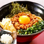 【チョイ辛】台湾まぜそば +チーズ (ミニミニ追飯付き)（油そば・台湾まぜそば専門店 土佐堀 麺屋じろう）
