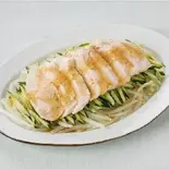 蒸し鶏とネギ油あえもの（中国飯店 福龍門）