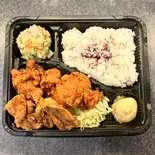 鶏ももとヤゲンのW唐揚げ弁当（串と馬肉-梯子-）
