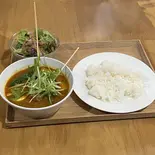 素揚チキンと6種類の野菜スープカレー（煉瓦かふぇ）