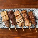 【ばんおまかせ】もつ焼き盛合せ5本（もつ焼きばん 高田馬場店）