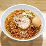 【生麺】味玉ラーメン(刻み玉ねぎ、刻み長ねぎ、チャーシュー1枚、味玉1個)（竹岡式ラーメン 松乃家 弘明寺店）