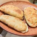 焼き大餃子「ニラポーズ」（福幸麻辣担）