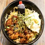 炭火でじっくり焼いた鶏皮丼(とりのすけ 日吉本町浜銀通り店)