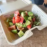 ジェノバトマトとアボガドのサラダ（ショートケーキ専門店ゴールデンチャイルドカフェ）