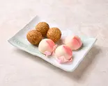 桃まん ×ゴマ団子(【餃子×四川料理専門店】餃子麻辣酒場 新橋駅前店)