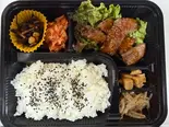 国産黒毛和牛A5ランクサイコロステーキ弁当（元祖西成ホルモン天婦羅48）