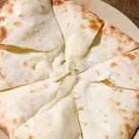 チーズナン Cheese Naan（野方カレーハウス(野方キッチン店舗内)）