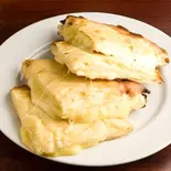 チーズナン Cheese Naan（インド料理 AYUSH）