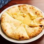 チーズナン Cheese Naan（インディアンレストランアンドバー ネパリ）