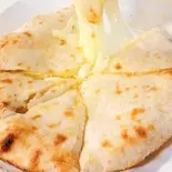 チーズナン Cheese Naan（アナレストランアンドバー）