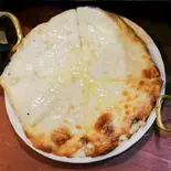 チーズナン Cheese Naan（Raj Ganesha）