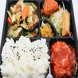 【2】エビのチリソースと鶏肉五目野菜炒め弁当（健康家庭料理 嘗楽）