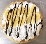 バナナ＆チョコレートソース＆ミルククリーム Banana ＆ Chocolate sauce ＆ Milk cream（鶏白湯ラーメン 鳥やま）