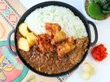 フライドチキンカレー Japanese fried chicken curry（本格メキシコ料理！！タコス＆タコライス レモネード東京アメ横店）