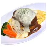 特製キーマカレーオムライス(カレーソース)チーズバーグのせ（【menu限定価格商品あり】カリーWEST百名店2020 いずみバーグ 御幣島店）
