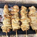 かわ (1本)塩(炭火焼き鳥 あちゃー)