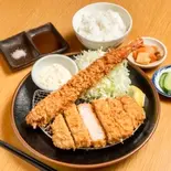 【がっつりさくたろう定食】特選ジャンボ海老フライ＆ロースカツ（とんかつさくたろう神楽坂店）
