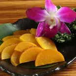 燻製たくあん  smoked pickled radish（けむり屋 なんば2号店）