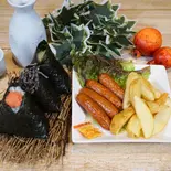 おにぎり3個+ソーセージ4本とポテトフライ弁当（ご馳走おにぎり“雲海” 鶴橋店）