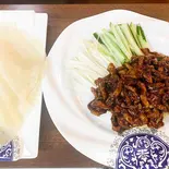 細切り豚肉の甜麺醤炒め(薄皮クレープ添え)（六町飯店）