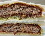 メンチカツダブルキャベツサンド（サンドイッチ ココ）