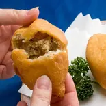 ピロシキ（ろしあ亭 大きなロールキャベツ 元祖白いビーフストロガノフの店）