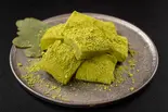 厳選わらびもち 抹茶 Specially Chosen Warabi Mochi Matcha（黒毛和牛すきやき丼 前田 黄金町店）