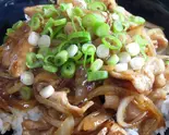 生姜焼き丼/Ginger Pork Rice Bowl（アジアンキッチン＆バル 月のあかり）