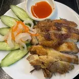 鶏肉のレモンの葉風味焼き(コムベトクァン)