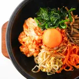 和牛・MIXホルモンビビンバ（肉丼＆ビビンバ専門店 カンビーフ）