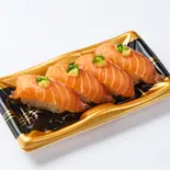 サーモンにぎり 4-piece set of salmon(梅丘寿司の美登利総本店 高田馬場店)