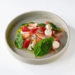 季節限定カプレーゼ（【アサイー＆グリークヨーグルト専門店】YOGI 梅田店）