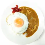目玉のせカレーライス(おそば 武蔵小山 長寿庵)