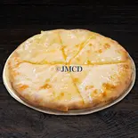 蜂蜜チーズナン Honey Cheese Naan（ロイヤルキッチン アジアンダイニング＆バー）