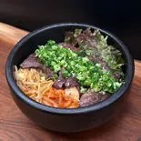 ネギ盛ハラミ丼（焼肉と鉄鍋 七）