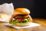 和牛ベーコンバーガーとポテチbacon beef burger and bacon and  Potato Chips（【和牛ハンバーガー】LEX BURGER～南阿佐ヶ谷店～）