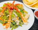 コリコリ⼭クラゲと海鮮サラダ GOI TIEN VUA HAI SAN（ベトナム料理スア吉祥寺店）