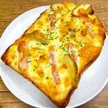 ジャガマヨコーン・ピザトースト（パンとスープ。Cafe Karanos[カラノス]）