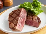 熟成和牛 炭火焼グリル 本日の赤身(100g)（熟成和牛ステーキ グリルド エイジング・ビーフ 淡路町店）