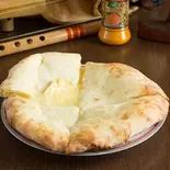 チーズナン Cheese Naan（New Delhi Spice）