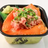 サーモンねぎとろ丼(海鮮茶漬け&海鮮丼940円~ 尼の丼丸 西長洲店)