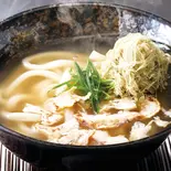とろろ昆布牛ホルモンかすうどん【深夜】（名物！出汁の効いたカレーうどん 土佐堀 亀一）