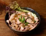 豚ロース丼（厚切り牛タン食べ放題朧まつ塚本店）