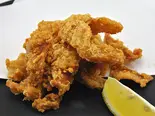 とり皮100グラム（中津からあげ 総本家もり山 吹田店）