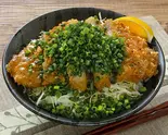 ネギ塩カツ丼 Green Onion ＆ Salt Cutlet Rice Bowl（とんかつ 黒田屋）