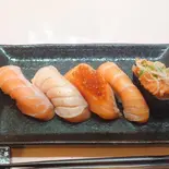サーモンづくしにぎり(笹互 綾瀬店)