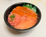 得ネタ祭り！サーモンねぎとろビントロ丼(シャリ中盛り無料)（魚丼 北千住本店）