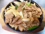 牛バラ焼肉鉄板焼き（お弁当とまぜそば ラーメン居酒屋統領）